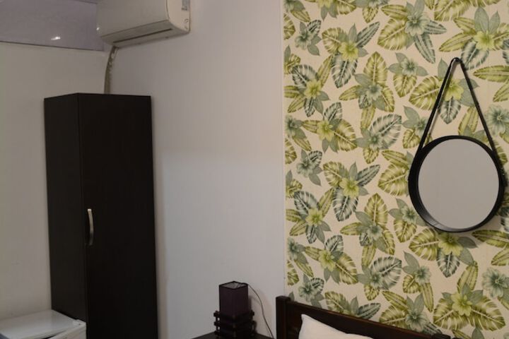 Room 5 of 18