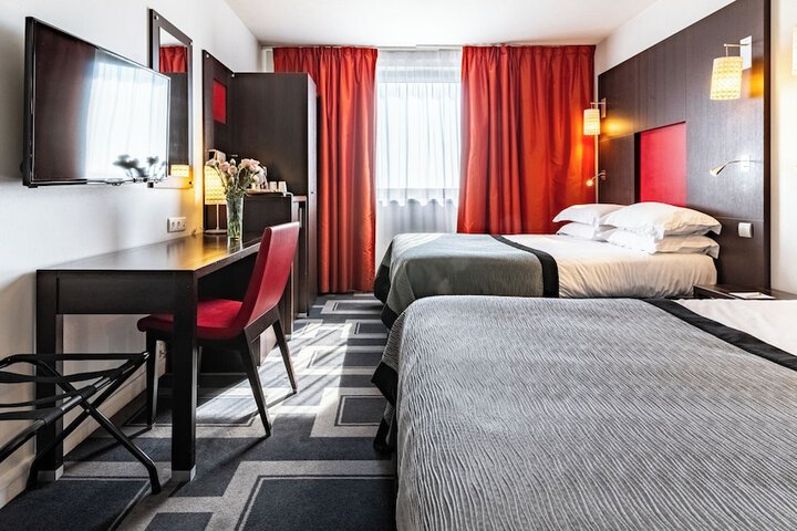 Room 27 of 173