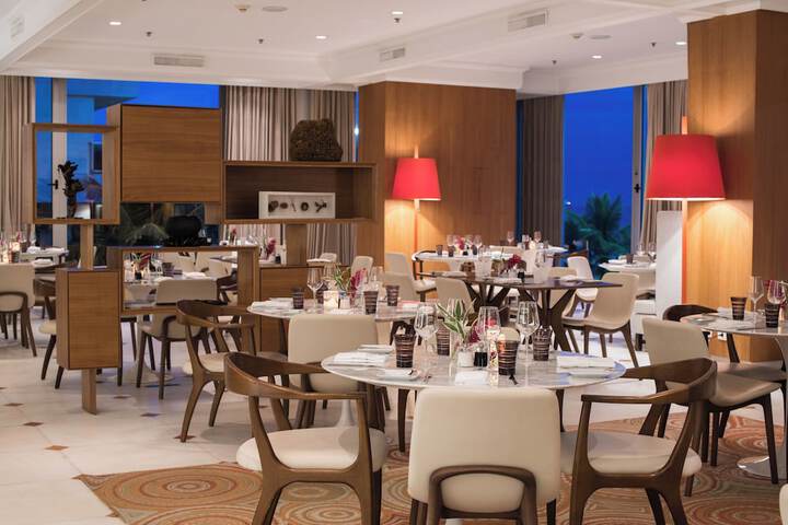 Ballroom/Hall 117 of 130