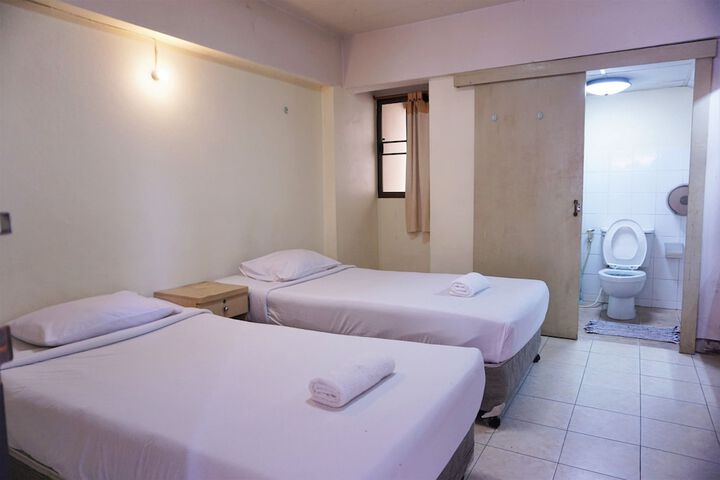 Room 10 of 25