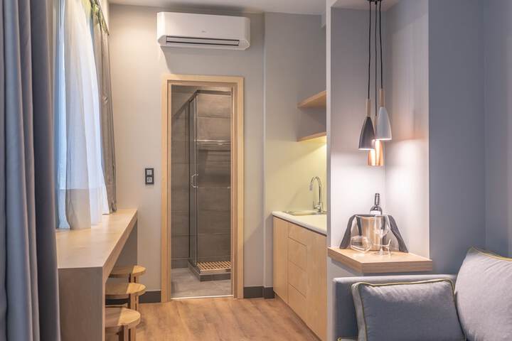 Room 46 of 102