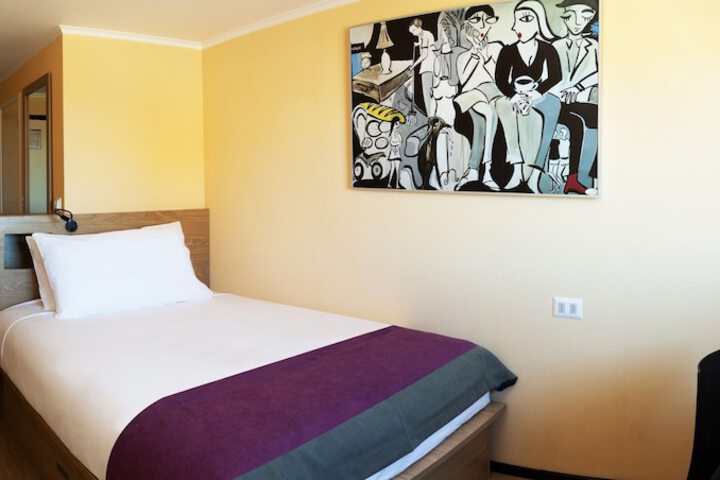 Room 6 of 44