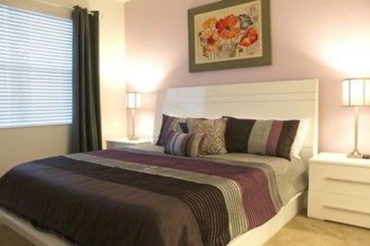 Room 9 of 18