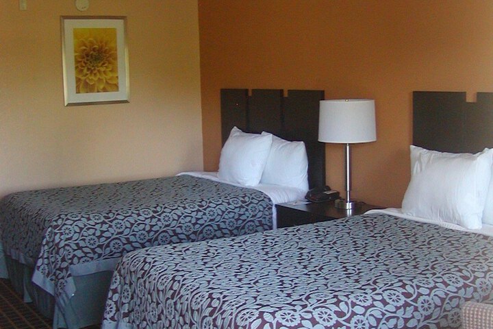 2 Double Beds (12 of 15)
