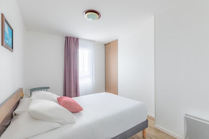 Room 6 of 33