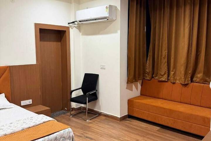 Room 16 of 44