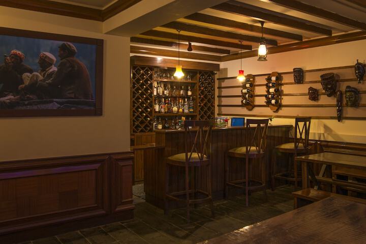 Lounge 77 of 130