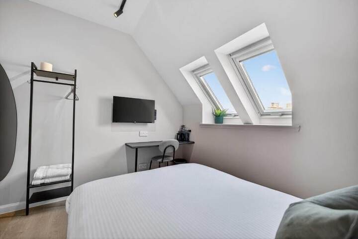 Room 16 of 38