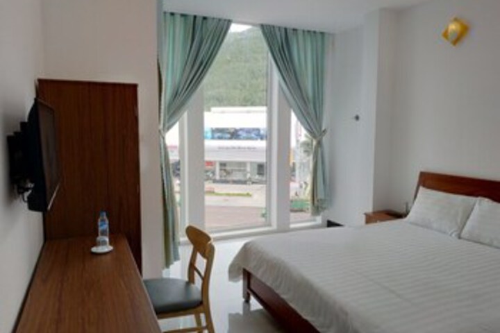 Room 8 of 12