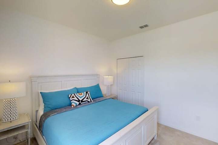Room 27 of 71
