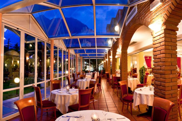 Dining 62 of 89