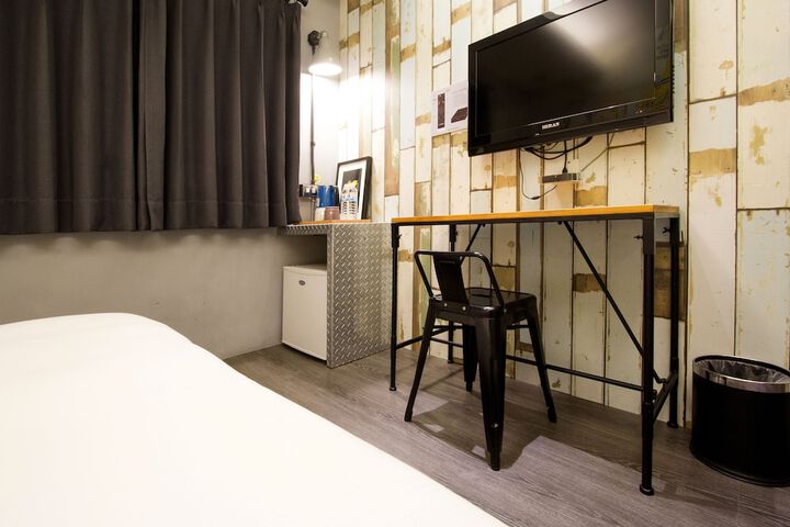 Room 13 of 85