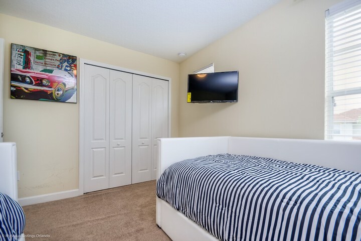 Room 5 of 50
