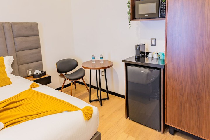 Room 40 of 329
