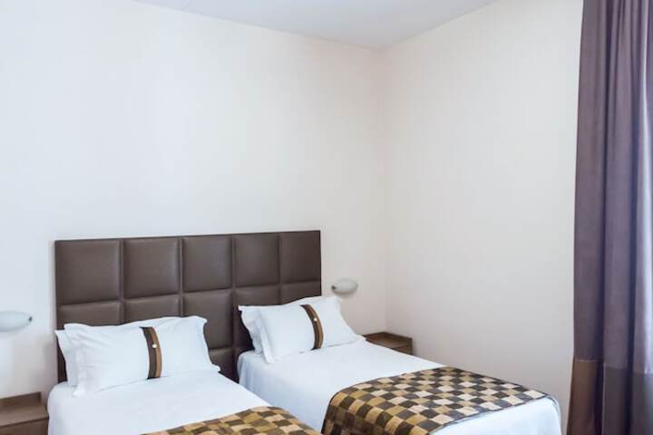 Room 5 of 28