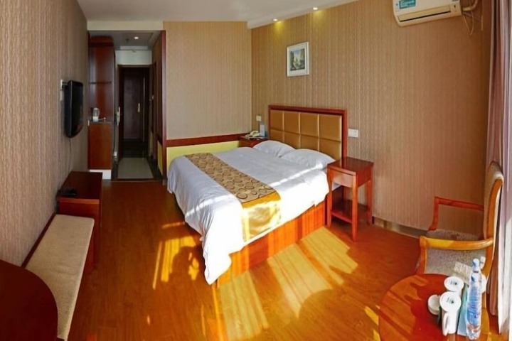 Room 5 of 17