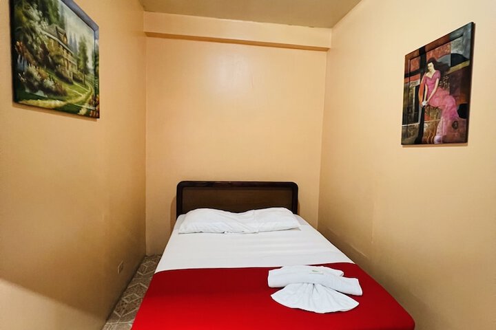 Room 6 of 25