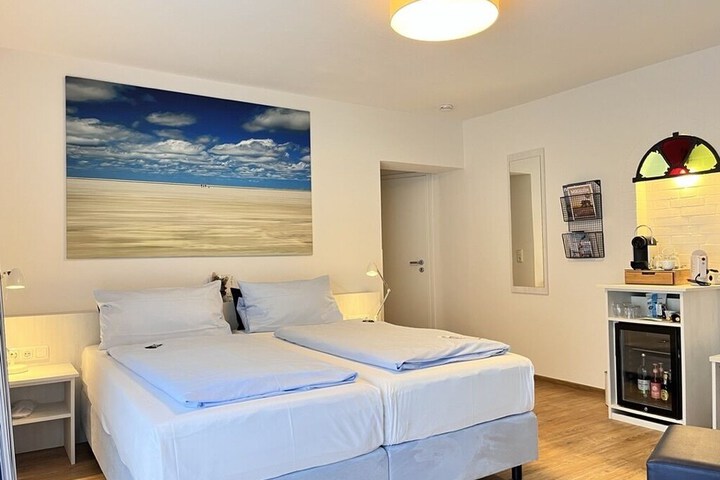Room 8 of 34