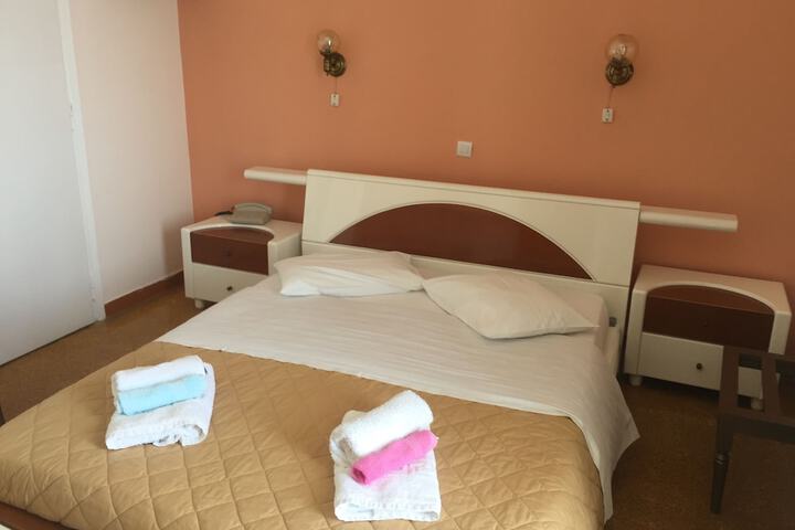 Room 6 of 56