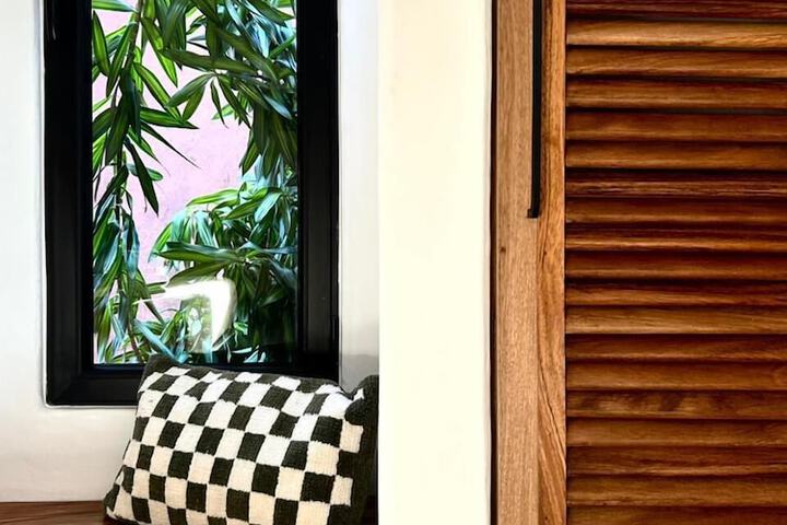Room 47 of 151