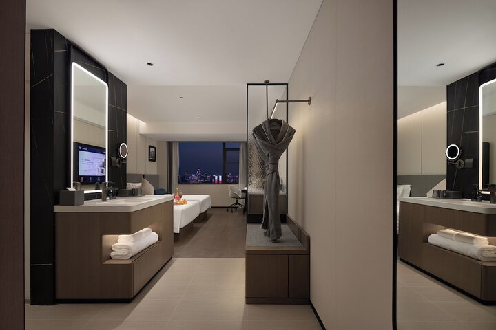 Room 16 of 48