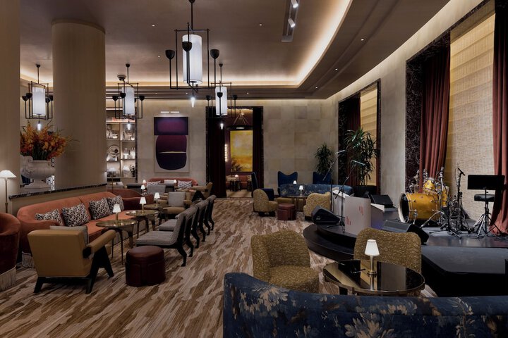 Lounge 172 of 187