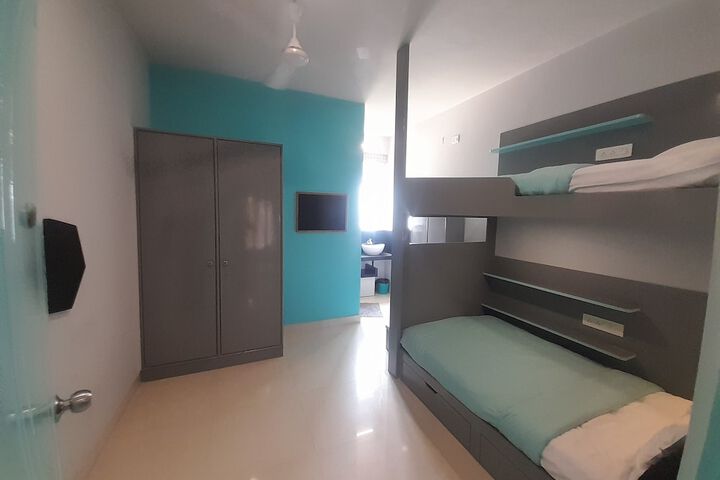 Room 4 of 10