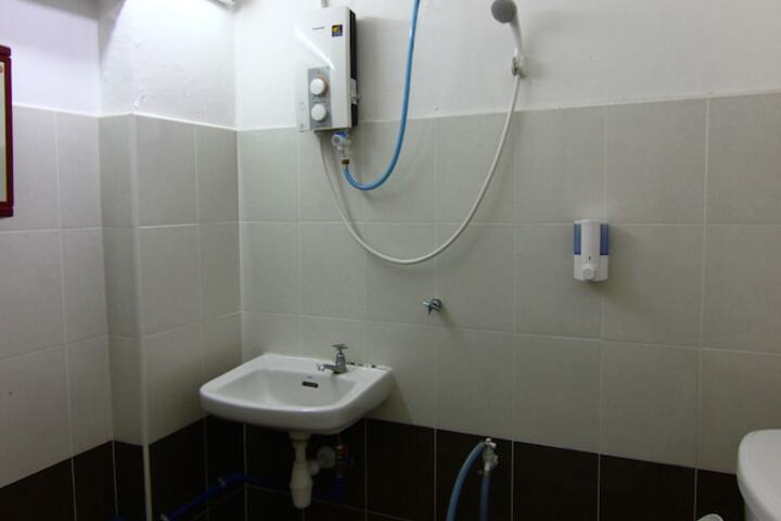 Room 14 of 76