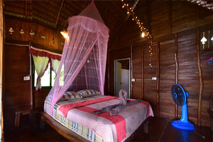 Room 3 of 16