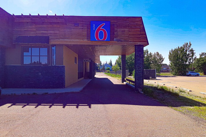 Motel 6 Brooks AB in Brooks, AB