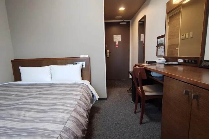 Room 9 of 27
