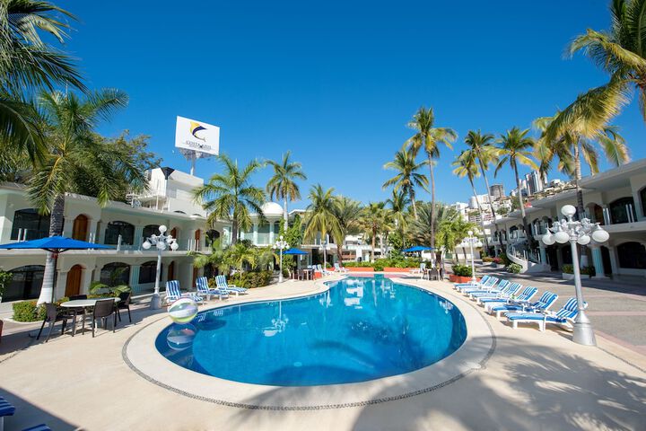 Hotel with Pool