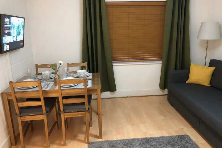 Room 6 of 17