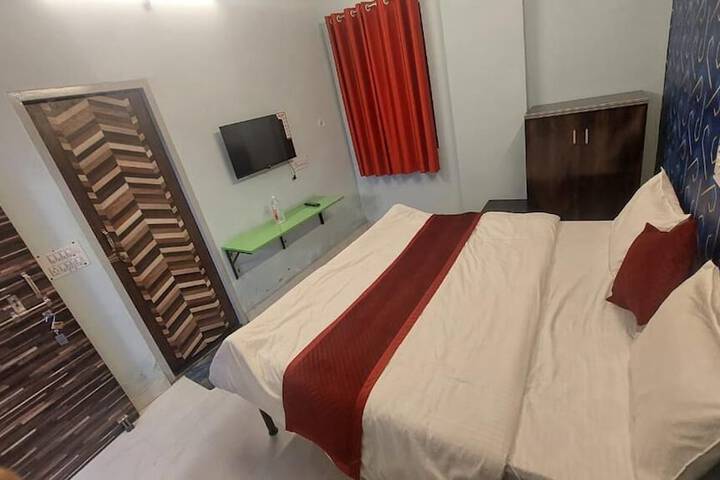Room 4 of 18