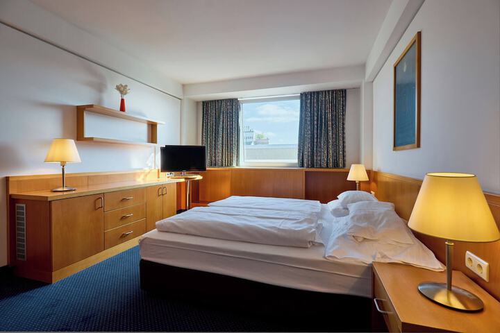 Room 34 of 70