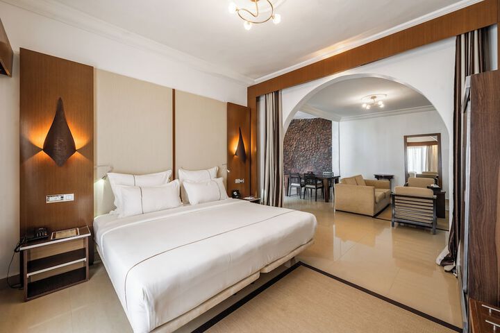 Room 25 of 103