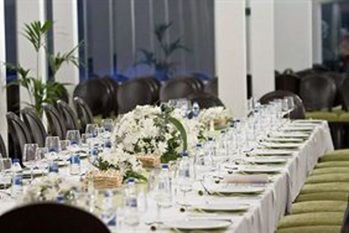 Dining 7 of 18