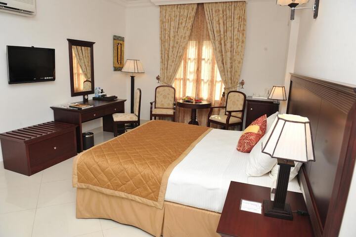 Room 9 of 38