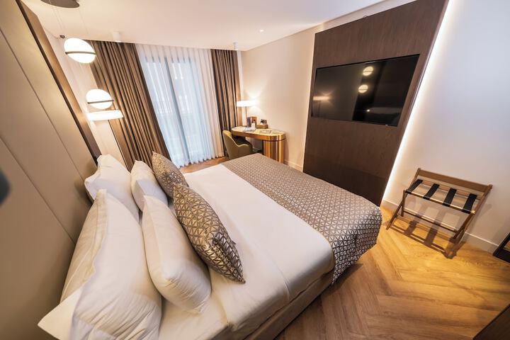 Room 55 of 200