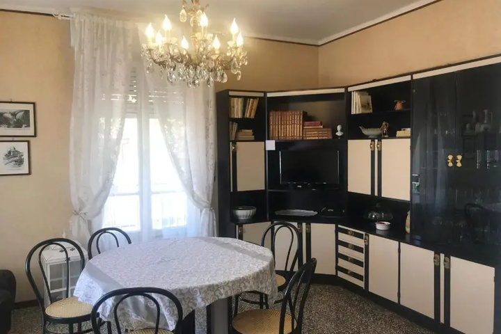 Room 3 of 10