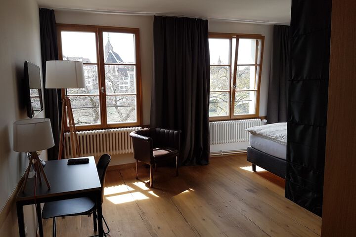 Room 27 of 60