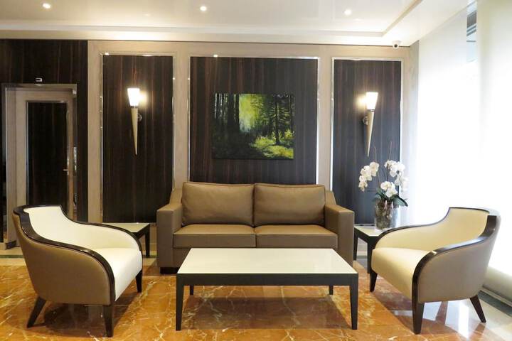 Entrance & Lobby