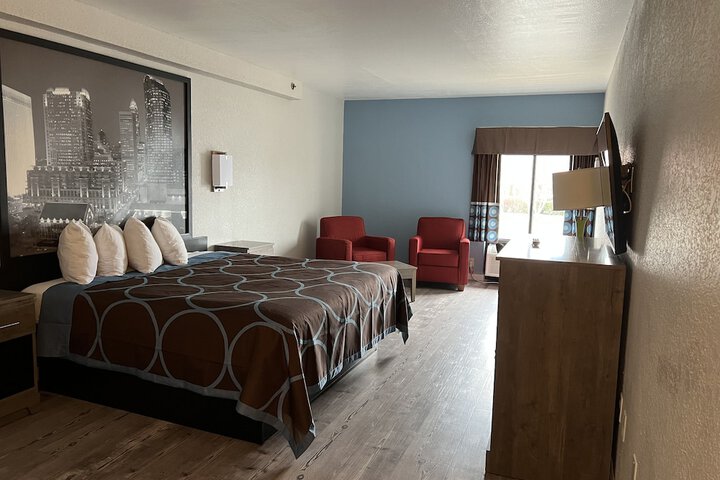 1 King Bed (17 of 19)