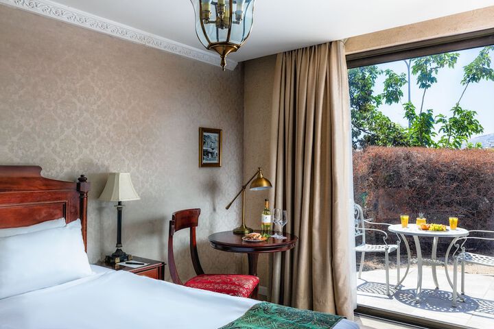 Room 16 of 32