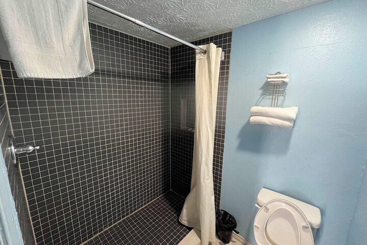 Room 10 of 11