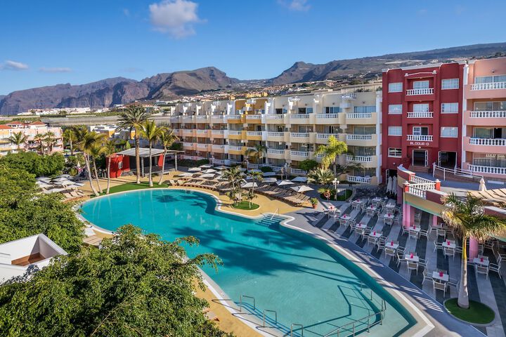 Hotel Pool