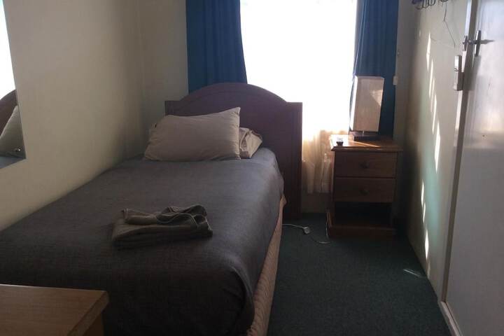 Room 7 of 32