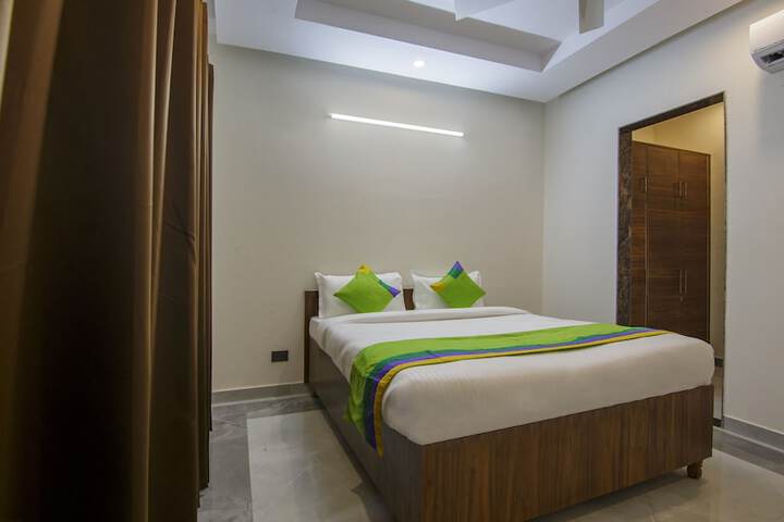 Room 13 of 26
