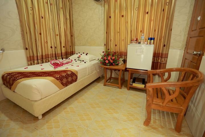 Room 8 of 35