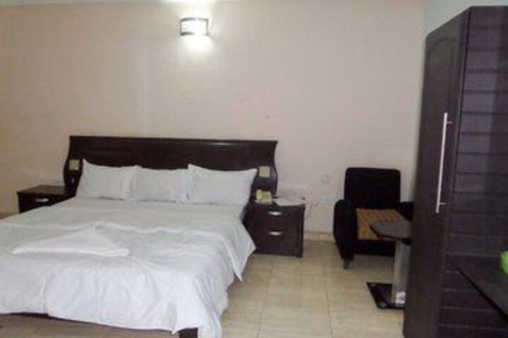 Room 14 of 23